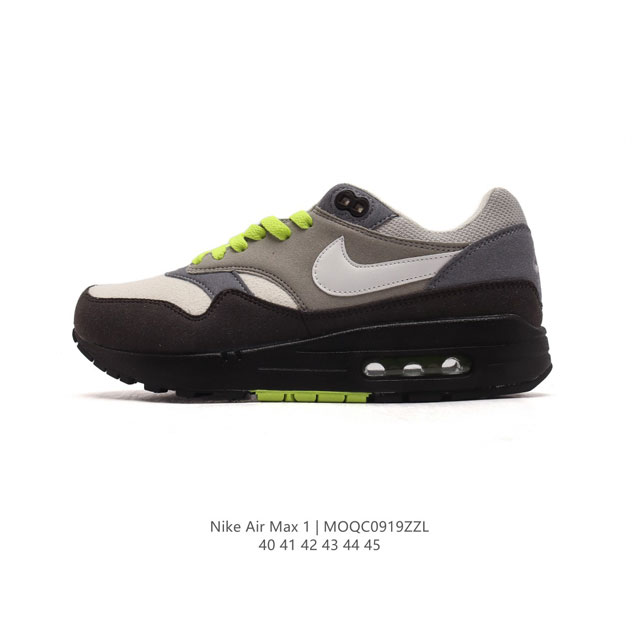 Nike Air Max 1 耐克 气垫 缓震 耐磨运动鞋。鞋身材质均选择皮革 织物 麂皮多种材质覆盖 保证质感的前提下 层次感也相当不错，带有开窗式 Air