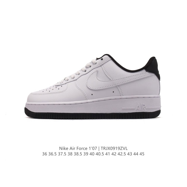 耐克 Nike Air Force 1 '07 Low 空军一号含气垫 低帮百搭厚底增高休闲运动板鞋。柔软、弹性十足的缓震性能和出色的中底设计，横跨复古与现代的