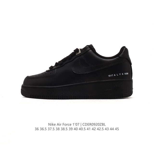 耐克 Nike Air Force 1 '07 Low 空军一号含气垫 低帮百搭厚底增高休闲运动板鞋。柔软、弹性十足的缓震性能和出色的中底设计，横跨复古与现代的