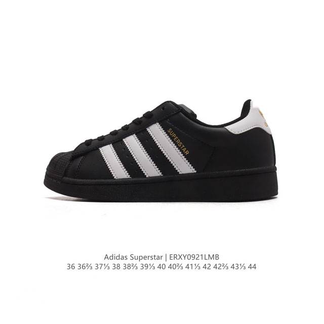 二层皮 阿迪达斯 Adidas Superstar 三叶草经典贝壳头系列 新款休闲板鞋潮流男女士运动鞋 。鞋面柔软皮革材质 标志性的贝壳鞋头，锯齿三条纹，简约的