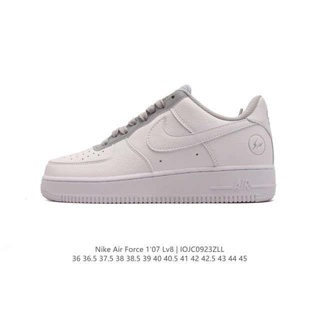 耐克 Nike Air Force 1 '07 Low 空军一号含气垫 低帮百搭厚底增高休闲运动板鞋。柔软、弹性十足的缓震性能和出色的中底设计，横跨复古与现代的