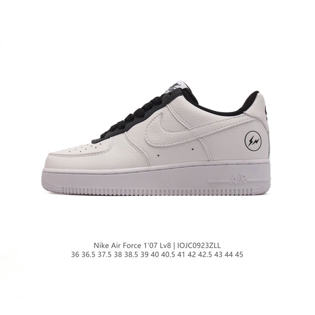 耐克 Nike Air Force 1 '07 Low 空军一号含气垫 低帮百搭厚底增高休闲运动板鞋。柔软、弹性十足的缓震性能和出色的中底设计，横跨复古与现代的