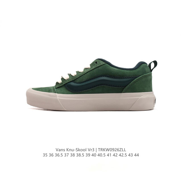 万斯 Vans Knu-Skool Vr3 Lx 面包鞋。坎普尔 茱利安系列低帮复古硫化休闲运动板鞋“肥胖版大logo”要说整个年最为热门的鞋型之一， 面包鞋