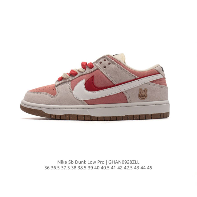 Nb系列耐克 女鞋 Nike Dunk Low Se “85” 双勾√ 运动滑板鞋 复古板鞋，尽情迈步，彰显个性风采。鞋身左右侧均配有皮革质双swooshes。