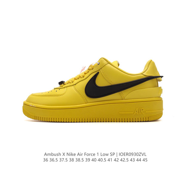 耐克 空军一号 Af1 低帮休闲板鞋 Ambush X Nk Air Force 7 Low Sp 空军一号联名标志性的swoosh延伸至鞋跟之外，鞋舌和鞋垫上