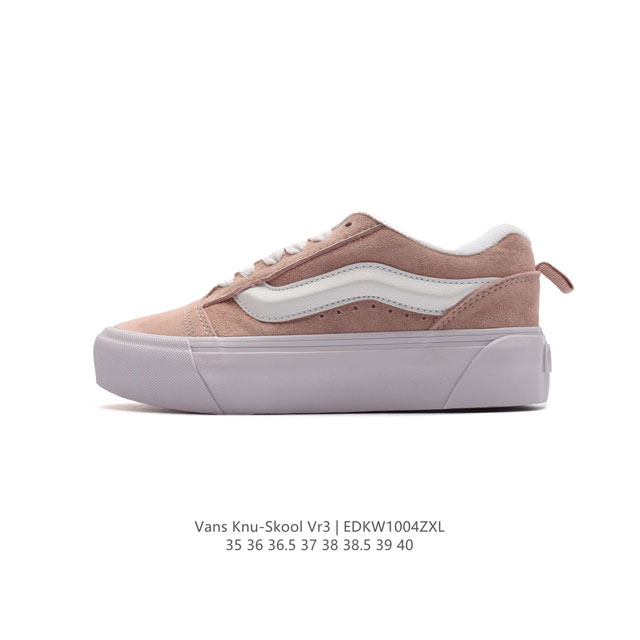 万斯 Vans Knu-Skool Vr3 Lx 面包鞋。坎普尔 茱利安系列低帮复古硫化休闲运动板鞋“肥胖版大logo”要说整个年最为热门的鞋型之一， 面包鞋