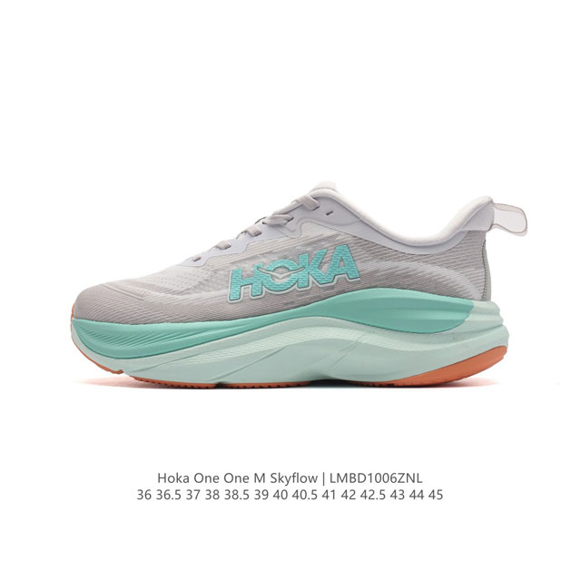 公司级 Hoka One One Skyflow 匠心独运的运动跑鞋 厚底增高老爹鞋 Hoka Skyflow 采用了精致的纱架提花鞋面，缔造出一种宛如量身定制