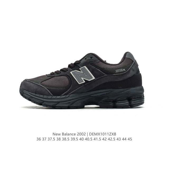 新百伦 New Balance 2002R 跑鞋 男女运动鞋厚底老爹鞋。沿袭了面世之初的经典科技，以 Encap 中底配以升级版 N-Ergy 缓震物料。鞋面则