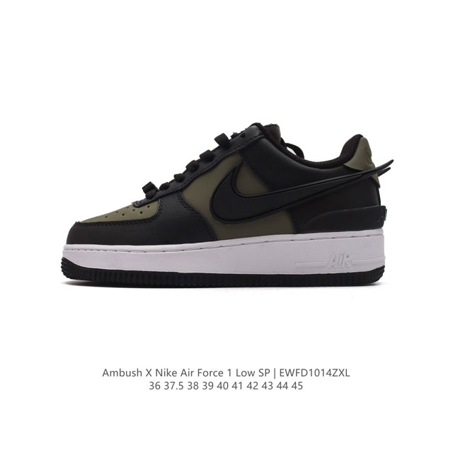 耐克 Nike Air Force 1 '07 Low 空军一号含气垫 低帮百搭厚底增高休闲运动板鞋。柔软、弹性十足的缓震性能和出色的中底设计，横跨复古与现代的