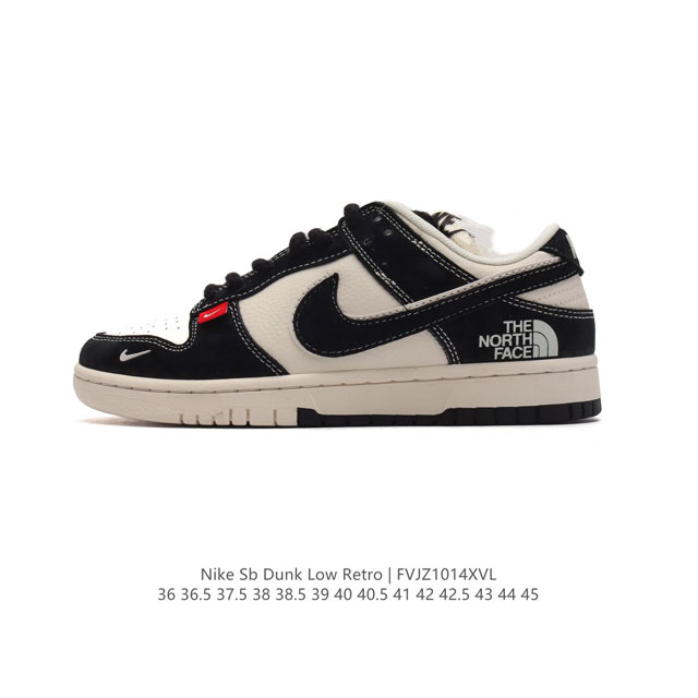 公司级 耐克 Nike Dunk Low Retro 运动鞋复古板鞋。北面 北脸联名 作为 80 年代经典篮球鞋款，起初专为硬木球场打造，后来成为席卷街头的时尚