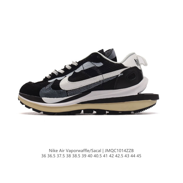 真标 耐克 Sacai X Nike Vaporwaffle 华夫三代3.0 走秀重磅联名款运动鞋 。鞋款由pegasus与vaporfly两款鞋型的设计元素共