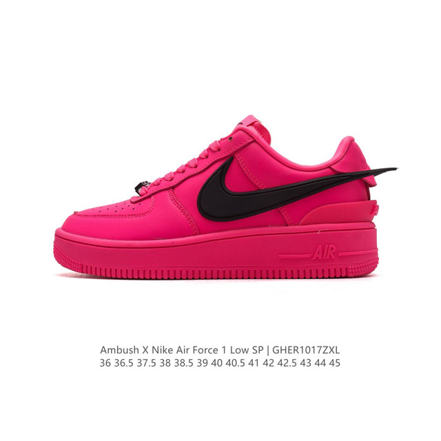 耐克 空军一号 AF1 低帮休闲板鞋 Ambush x Nk Air Force 7 Low SP 空军一号联名标志性的Swoosh延伸至鞋跟之外，鞋舌和鞋垫上