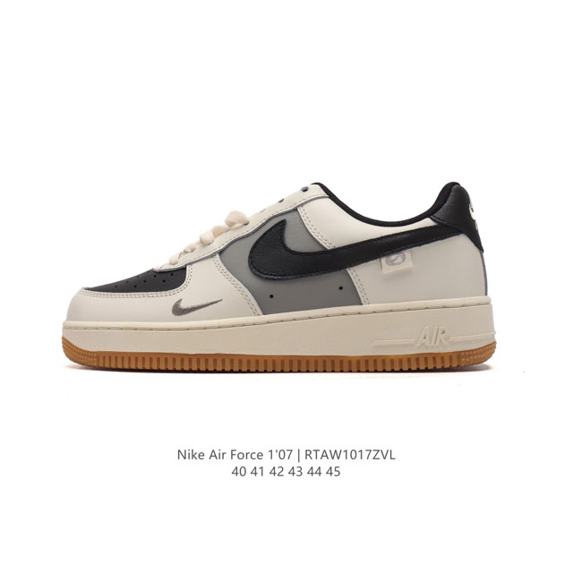 耐克 Nike Air Force 1 '07 Low 空军一号含气垫 低帮百搭厚底增高休闲运动板鞋。柔软、弹性十足的缓震性能和出色的中底设计，横跨复古与现代的