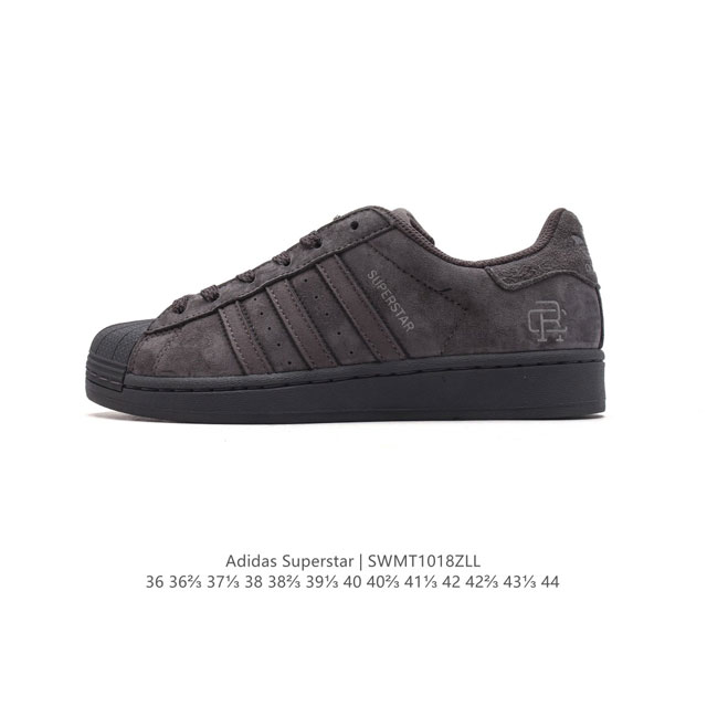 阿迪达斯 ADIDAS SUPERSTAR 三叶草经典贝壳头系列 新款休闲板鞋潮流男女士运动鞋 。鞋面柔软皮革材质 标志性的贝壳鞋头，锯齿三条纹，简约的线条。就