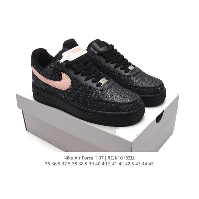 耐克 Nike Air Force 1 '07 Low 空军一号 af1含气垫 低帮百搭厚底增高休闲运动板鞋。柔软、弹性十足的缓震性能和出色的中底设计，横跨复古