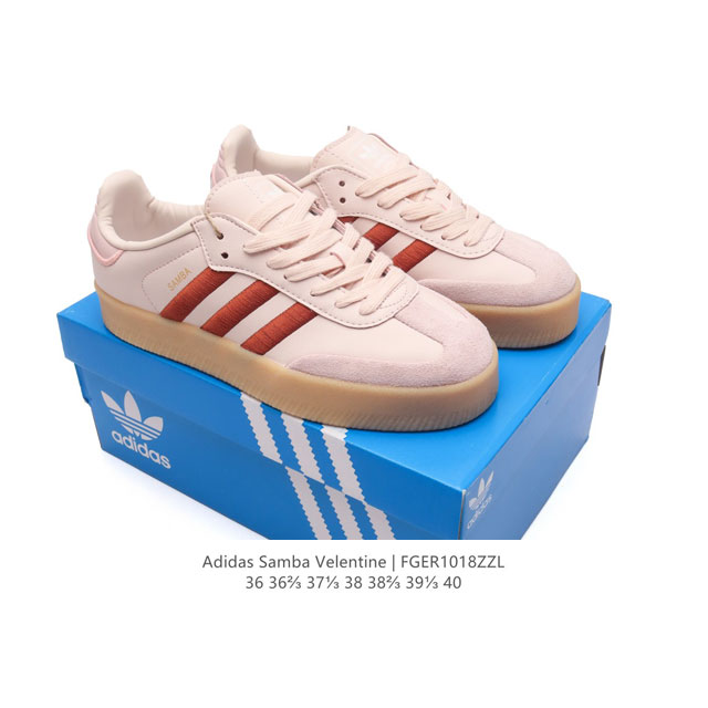 Adidas 阿迪达斯 女款运动鞋 三叶草SAMBA VELENTINE 休闲鞋 德训鞋 复古板鞋经典运动鞋。一款阿迪达斯的Samba面包鞋，该鞋具有厚实的用料