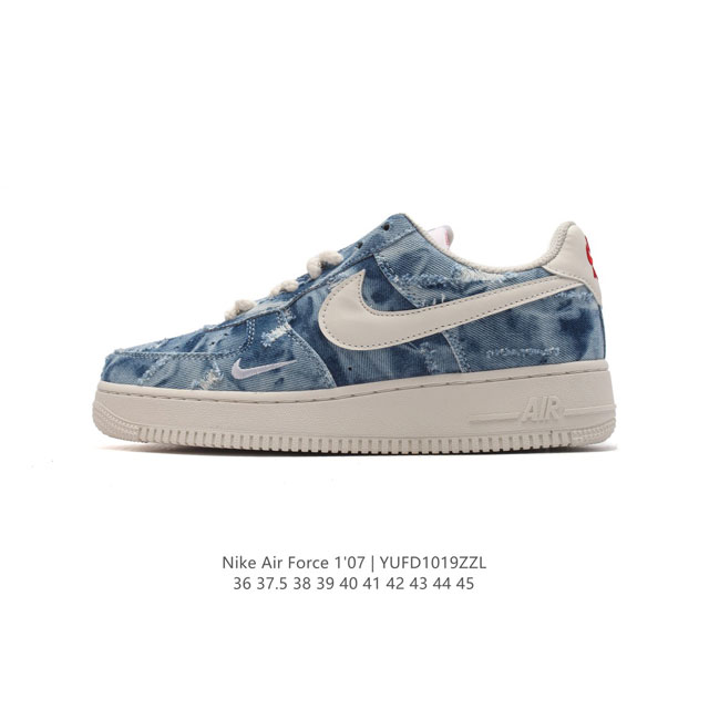 耐克 Nike Air Force 1 '07 Low 空军一号 af1含气垫 低帮百搭厚底增高休闲运动板鞋。柔软、弹性十足的缓震性能和出色的中底设计，横跨复古