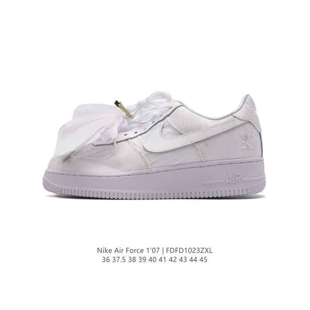 耐克 Nike Air Force 1 '07 Low 空军一号含气垫 小白鞋 低帮百搭厚底增高休闲运动板鞋。柔软、弹性十足的缓震性能和出色的中底设计，横跨复古