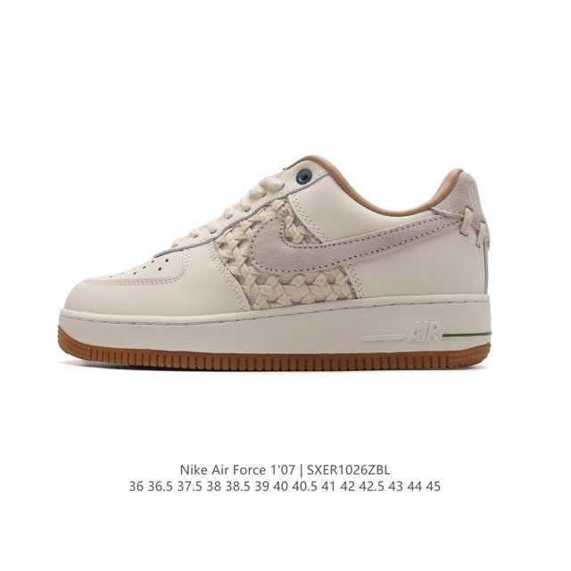 耐克 Nike Air Force 1 '07 Low 空军一号含气垫 低帮百搭厚底增高休闲运动板鞋。柔软、弹性十足的缓震性能和出色的中底设计，横跨复古与现代的