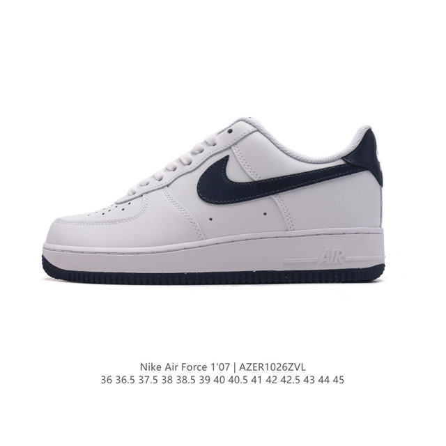 耐克 Nike Air Force 1 '07 Low 空军一号含气垫 低帮百搭厚底增高休闲运动板鞋。柔软、弹性十足的缓震性能和出色的中底设计，横跨复古与现代的