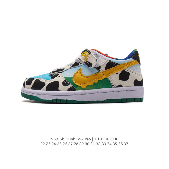 童鞋 耐克 Nike SB Dunk Low Pro 男 女儿童滑板鞋 经典复古运动鞋 奶牛配色。采用低帮设计，塑就经典 Dunk 风格。鞋垫后跟搭载 Zoom