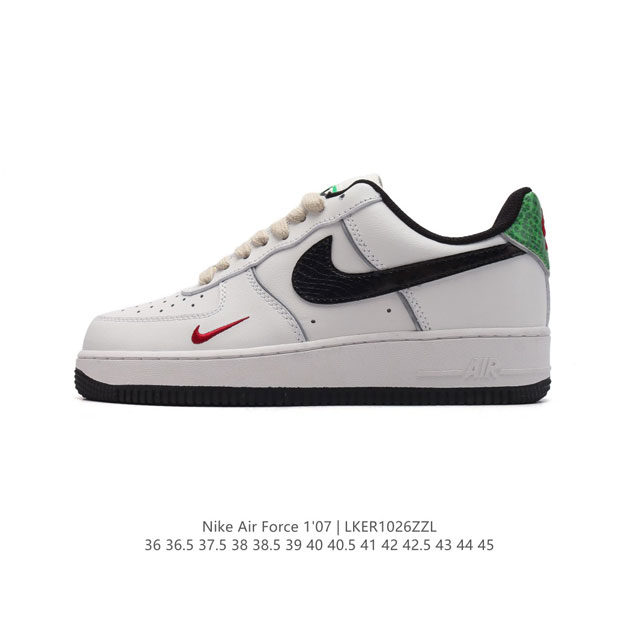 耐克 Nike Air Force 1 '07 Low 空军一号含气垫 低帮百搭厚底增高休闲运动板鞋。柔软、弹性十足的缓震性能和出色的中底设计，横跨复古与现代的