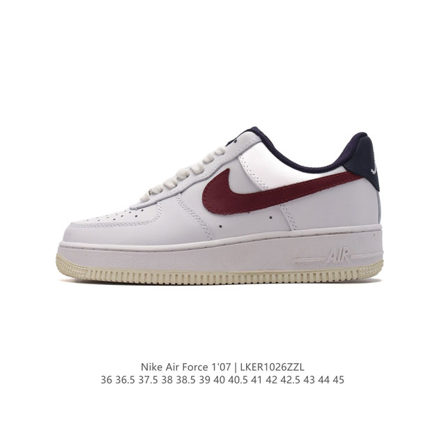 耐克 Nike Air Force 1 '07 Low 空军一号含气垫 低帮百搭厚底增高休闲运动板鞋。柔软、弹性十足的缓震性能和出色的中底设计，横跨复古与现代的