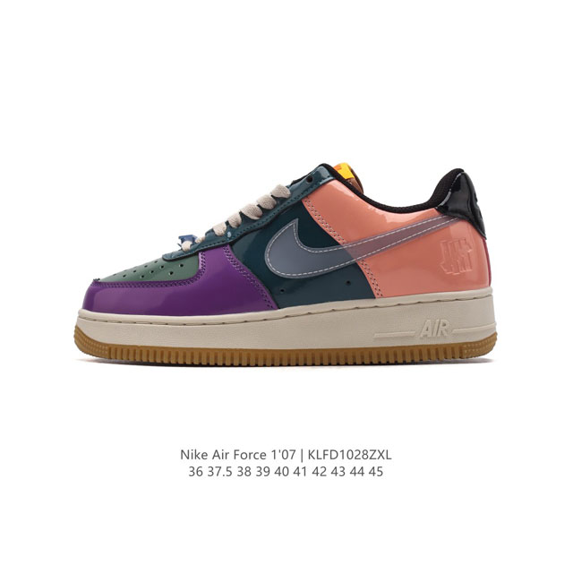 耐克 Nike Air Force 1 '07 Low 空军一号含气垫 低帮百搭厚底增高休闲运动板鞋。柔软、弹性十足的缓震性能和出色的中底设计，横跨复古与现代的