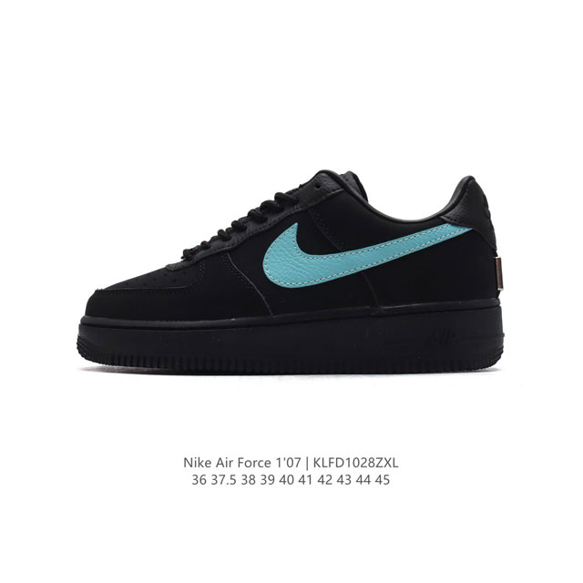 耐克 Nike Air Force 1 '07 Low 空军一号含气垫 低帮百搭厚底增高休闲运动板鞋。柔软、弹性十足的缓震性能和出色的中底设计，横跨复古与现代的