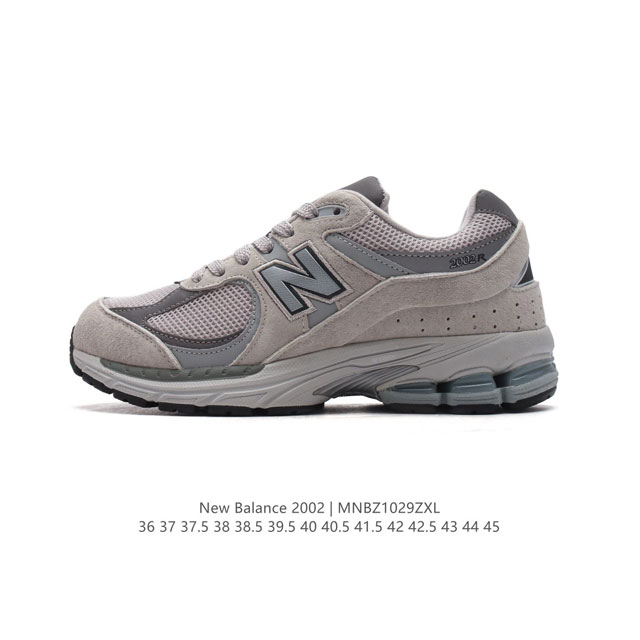 新百伦 New Balance 2002R 跑鞋 男女运动鞋厚底老爹鞋。沿袭了面世之初的经典科技，以 ENCAP 中底配以升级版 N-ERGY 缓震物料。鞋面则