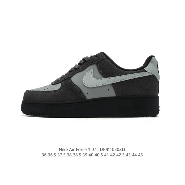 耐克 Nike Air Force 1 '07 Low 空军一号含气垫 低帮百搭厚底增高休闲运动板鞋。柔软、弹性十足的缓震性能和出色的中底设计，横跨复古与现代的