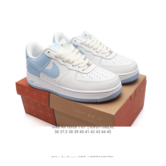 耐克 Nike Air Force 1 '07 Low 空军一号含气垫 低帮百搭厚底增高休闲运动板鞋。柔软、弹性十足的缓震性能和出色的中底设计，横跨复古与现代的