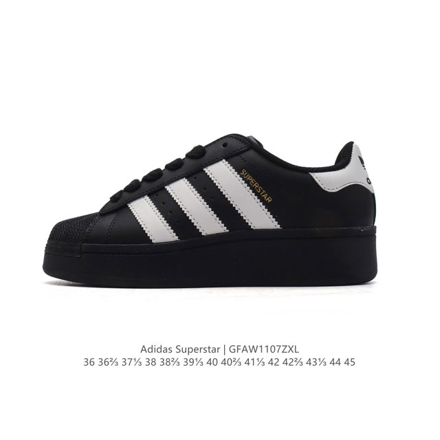 阿迪达斯 ADIDAS SUPERSTAR 三叶草经典贝壳头系列 新款休闲板鞋潮流男女士运动鞋 。鞋面柔软皮革材质 标志性的贝壳鞋头，锯齿三条纹，简约的线条。就