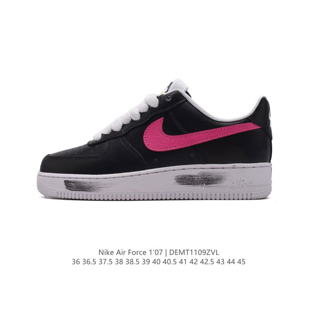 耐克 Nike Air Force 1 '07 Low 空军一号 含气垫 小白鞋 低帮百搭厚底增高休闲运动板鞋。柔软、弹性十足的缓震性能和出色的中底设计，横跨复