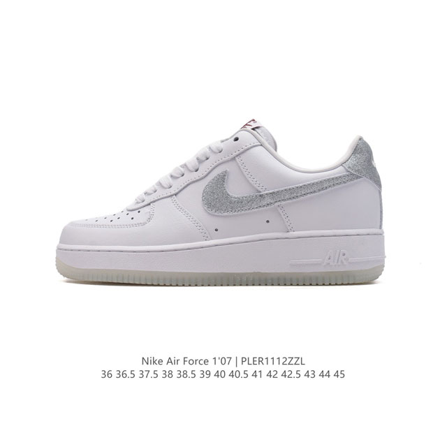 耐克 Nike Air Force 1 '07 Low 空军一号含气垫 低帮百搭厚底增高休闲运动板鞋。柔软、弹性十足的缓震性能和出色的中底设计，横跨复古与现代的