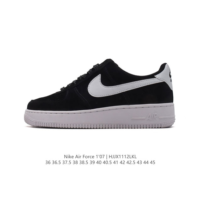 耐克 Nike Air Force 1 '07 Low 空军一号含气垫 低帮百搭厚底增高休闲运动板鞋。柔软、弹性十足的缓震性能和出色的中底设计，横跨复古与现代的