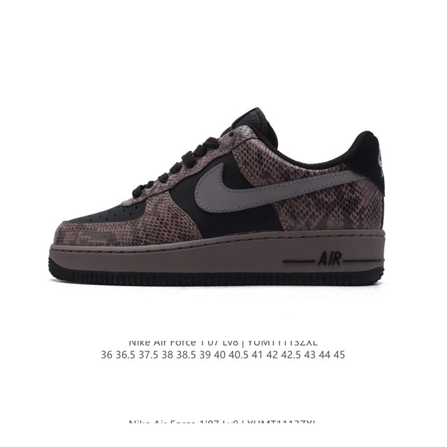 耐克 Nike Air Force 1 '07 Low 空军一号含气垫 低帮百搭厚底增高休闲运动板鞋。柔软、弹性十足的缓震性能和出色的中底设计，横跨复古与现代的