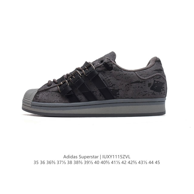 阿迪达斯 Adidas Superstar 三叶草经典贝壳头系列 新款休闲板鞋潮流男女士运动鞋 。鞋面柔软皮革材质 标志性的贝壳鞋头，锯齿三条纹，简约的线条。就