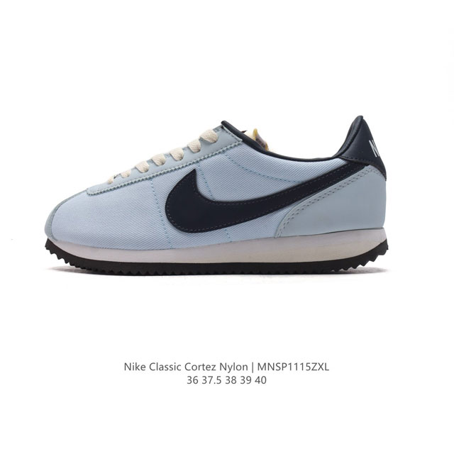 Nike Classic Cortez Nylon 耐克阿甘鞋女子运动鞋。秉承元年款经典风格，糅合防水鞋面设计，令双足保持干爽舒适。防水锦纶鞋面强势抵御风雨侵袭