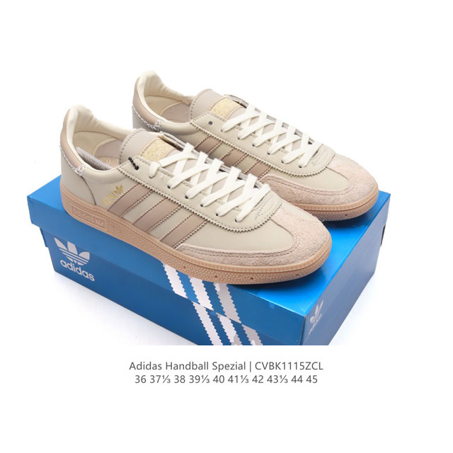 阿迪达斯 Adidas Handball Spezial 低帮三叶草学院风复古休闲板鞋 德训鞋 橡胶底网面经典运动鞋板鞋。圆头、缝合拼接设计、正面绑带、鞋舌部位