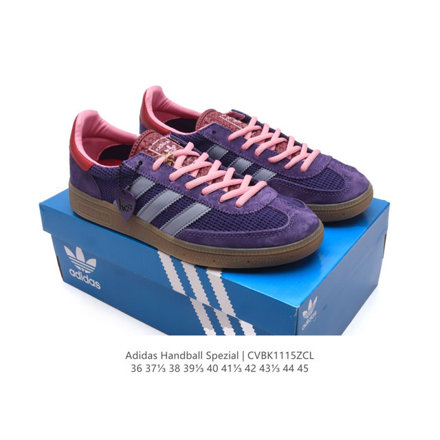 阿迪达斯 Adidas Handball Spezial 低帮三叶草学院风复古休闲板鞋 德训鞋 橡胶底网面经典运动鞋板鞋。圆头、缝合拼接设计、正面绑带、鞋舌部位