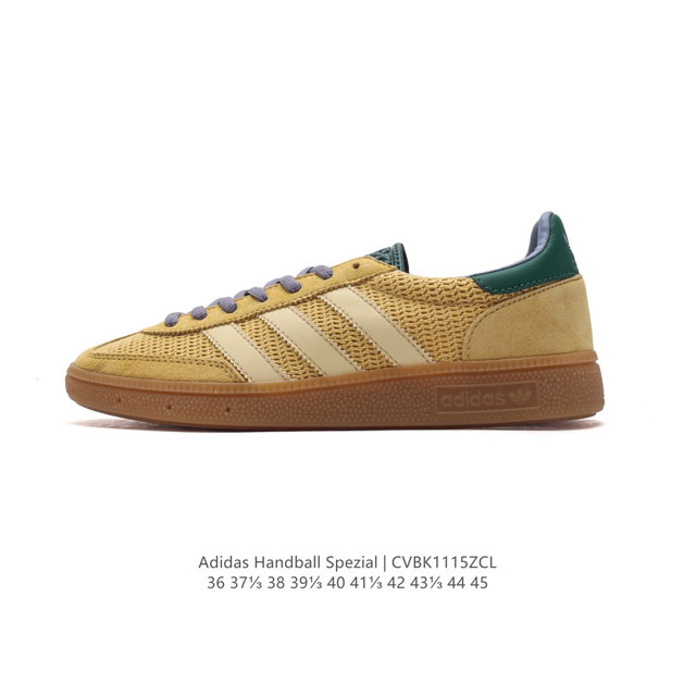 阿迪达斯 Adidas Handball Spezial 低帮三叶草学院风复古休闲板鞋 德训鞋 橡胶底网面经典运动鞋板鞋。圆头、缝合拼接设计、正面绑带、鞋舌部位