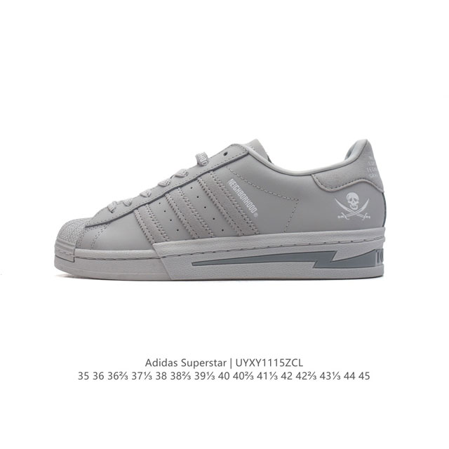 阿迪达斯 Adidas Superstar 三叶草经典贝壳头系列 新款休闲板鞋潮流男女士运动鞋 。鞋面柔软皮革材质 标志性的贝壳鞋头，锯齿三条纹，简约的线条。就