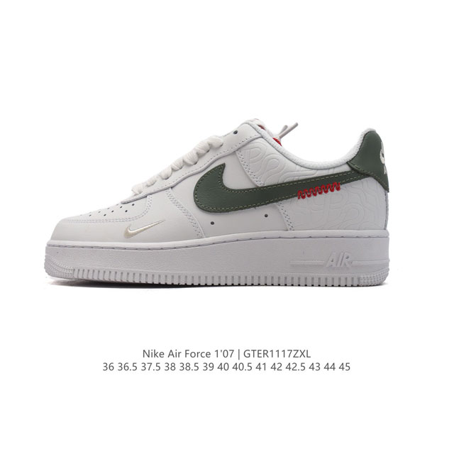 耐克 Nike Air Force 1 '07 Low 空军一号含气垫 低帮百搭厚底增高休闲运动板鞋。柔软、弹性十足的缓震性能和出色的中底设计，横跨复古与现代的