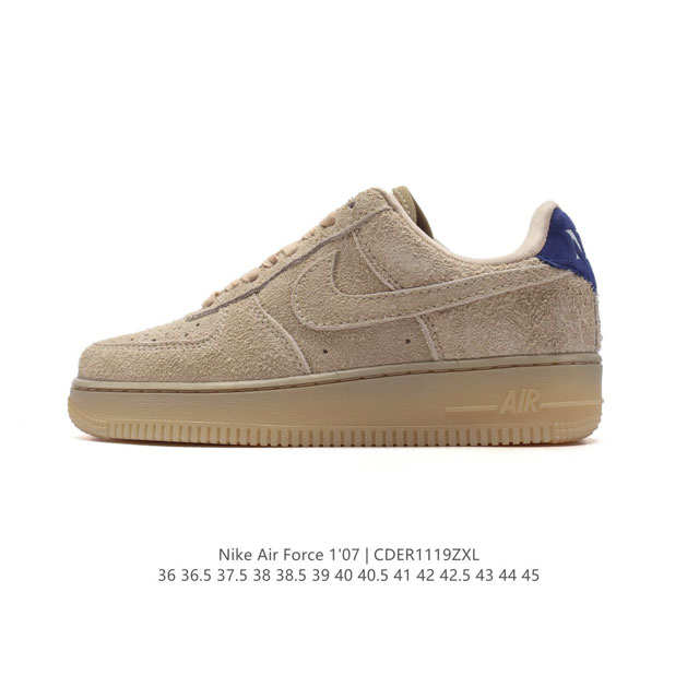 耐克 Nike Air Force 1 '07 Low 空军一号含气垫 低帮百搭厚底增高休闲运动板鞋。柔软、弹性十足的缓震性能和出色的中底设计，横跨复古与现代的