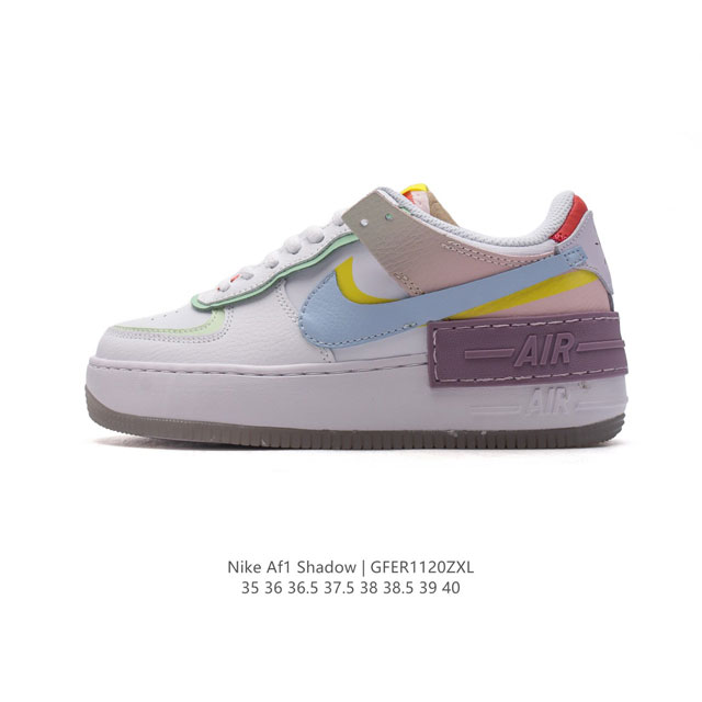 Nike 耐克低帮板鞋 空军一号 Af1马卡龙 Af1厚底增高百搭运动板鞋 Nike Air Force 1 “Shadow” 造型设计上与 Sacai X N