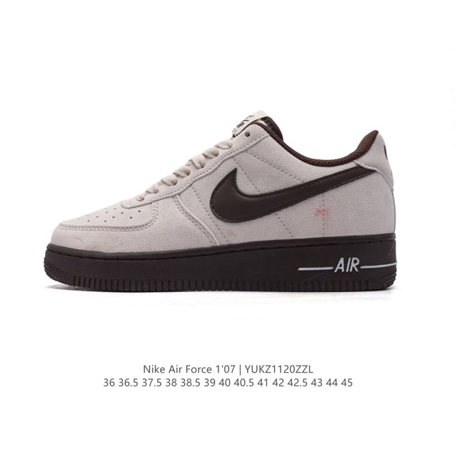 耐克 Nike Air Force 1 '07 Low 空军一号含气垫 低帮百搭厚底增高休闲运动板鞋。柔软、弹性十足的缓震性能和出色的中底设计，横跨复古与现代的