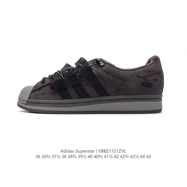 阿迪达斯 Adidas Superstar 三叶草经典贝壳头系列 金属扣绑带 新款休闲板鞋潮流男女士运动鞋 。鞋面柔软皮革材质 标志性的贝壳鞋头，锯齿三条纹，简