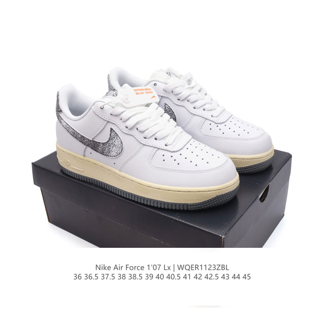 耐克 Nike Air Force 1 '07 Low 空军一号含气垫 小白鞋 低帮百搭厚底增高休闲运动板鞋。柔软、弹性十足的缓震性能和出色的中底设计，横跨复古