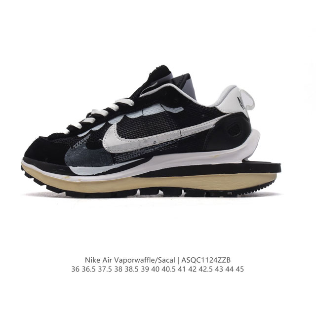 真标 耐克 Sacai X Nike Vaporwaffle 华夫三代3.0 走秀重磅联名款运动鞋 。鞋款由pegasus与vaporfly两款鞋型的设计元素共